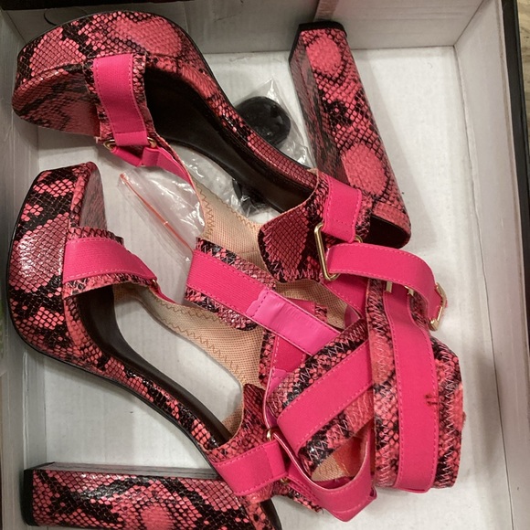 New Strappy Caged Elastane
Harness Chunky
Platform high Heel
Sandals - Picture 2 of 8